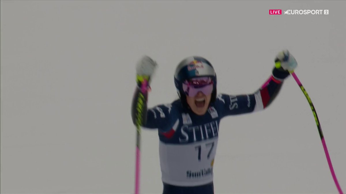 Légendaire Lindsey Vonn ! À 40 ans, l'Américaine prend la deuxième place du super-G des finales de Coupe de monde devant son public ! 👏