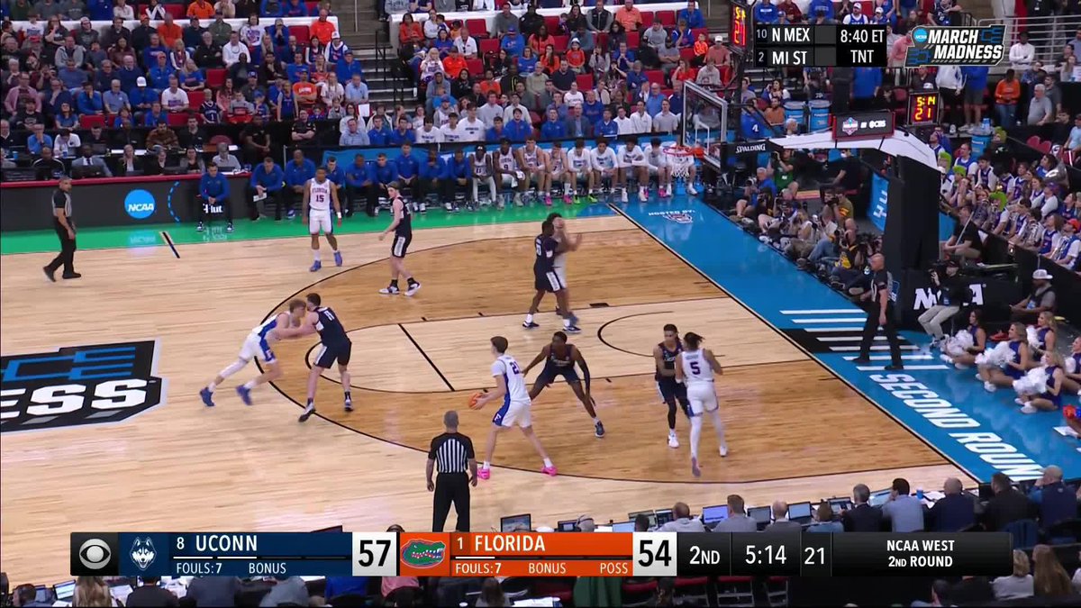 Alex Condon slips through to the cup 👀 #MarchMadness Florida Gators Men’s Basketball