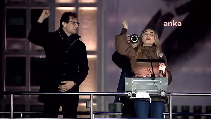 Dilek İmamoğlu Saraçhane'de: 📌 ''Direne direne kazanacağız'' 📌 ''Bu haksız hukuksuz kararın milyonlarca insanın vicdanında neye karşılık geldiğinin farkında değiller''