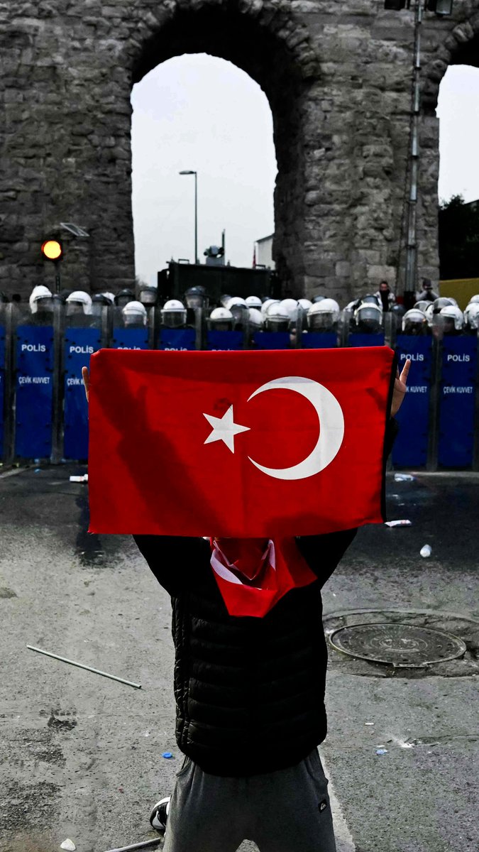 "Turkey is being dragged into darkness." The arrest of suspended Istanbul Mayor Ekrem Imamoglu continues to spark massive protests. His opposition CHP party hopes to see him as President Erdogan's main challenger in the 2028 election. But authorities could thwart his chances: