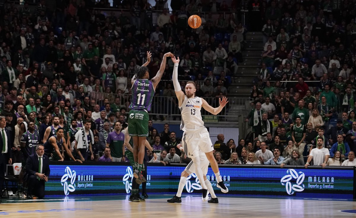 โญ๏ธ UnicajaCB hace historia en la Jornada 24 Bate el RรCORD de TRIPLES en un partido de la #LigaEndesa al anotar 2โฃ3โฃ ante el Real Madrid Basket (la victoria ha caรญdo del lado de los blancos). โก๏ธ Supera los 22 triples del Valencia Basket Club en 2018
