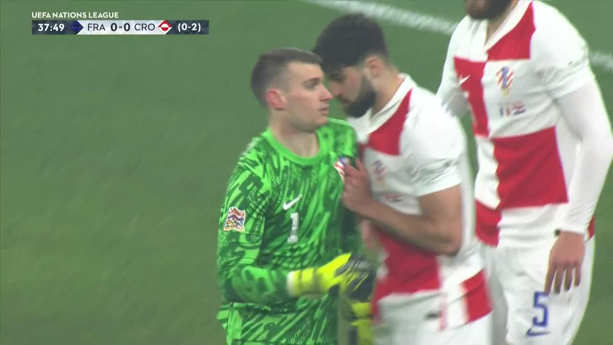 EL ATAJADÓN DE LIVAKOVIĆ CONTRA BARCOLA A LO DIBU. 🤯🇭🇷