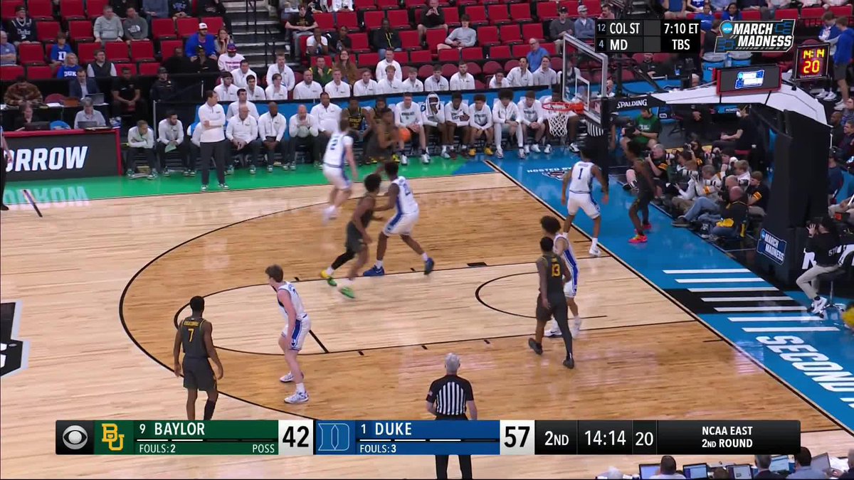 Jeremy Roach putting the moves on Cooper Flagg 👀 #MarchMadness Baylor Men’s Basketball