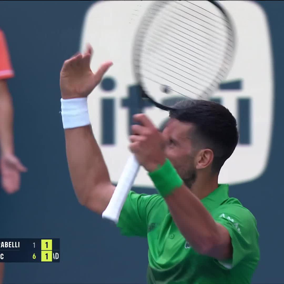 Novak Djokovic masterclass. He’s asking the crowd to make some noise. 👏🏻