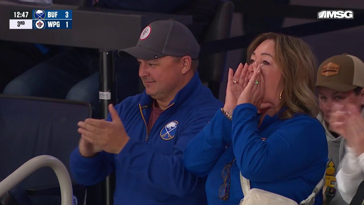 Nothing better than scoring in your home province and having your family there watching 🫶 What a special moment for Tyson Kozak!