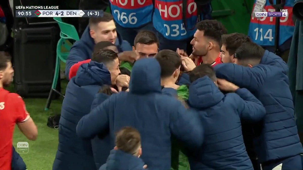 🚨🚨🚨🚨🚨🚨🚨🚨🚨🚨🚨🚨🚨🚨 منتخب البرتغال يتقدم في النتيجة أخيرًا ترينكااااااااااااااااااو يسجل من جديد! فعلها ترينكاو البرتغال 4-2 الدنمارك البرتغال 4-3 الدنمارك في المجموع