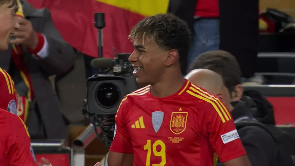 GOLAZO TOTAL DE LA JOYA DEL FUTBOL MUNDIAL💎🔥 GOLAZO TOTAL DE LAMINE YAMAL PARA PONER A ESPAÑA ARRIBA EN LA SERIE EN TIEMPOS EXTRA.🇪🇸🤩 ▶️ Toda la UEFA #NationsLeague en #DisneyPlus