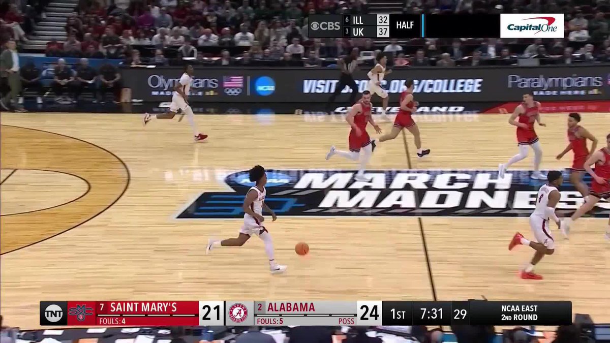 Mitchell Saxen fighting through traffic 🔥 #MarchMadness Saint Mary's Hoops