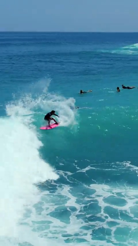 Gabriel Medina ripping through Uluwatu, Bali. #surf #surfing #bali #medina #globalzoo