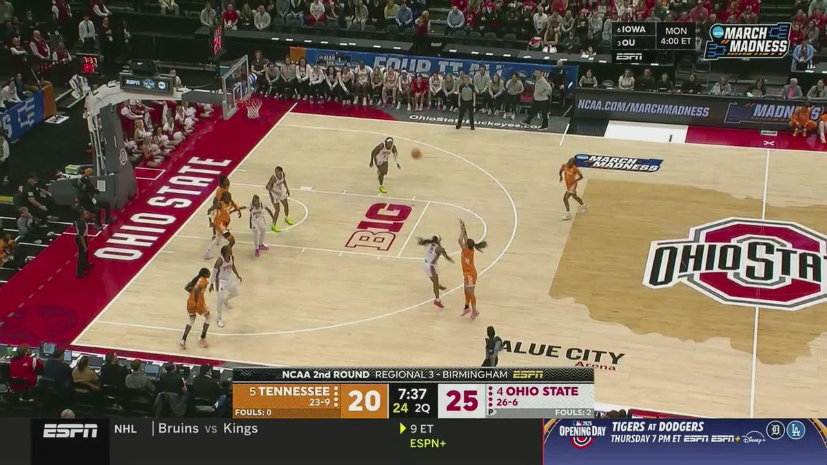 Quick release 👌 Tess Darby #MarchMadness x 🎥 ESPN / @ladyvol_hoops