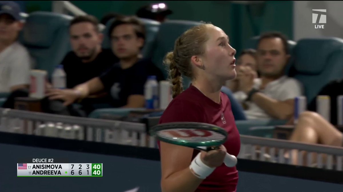 March Madness, or Miami Madness 🎭 Scenes on stadium court as Anisimova decides to call for the trainer mid game of Andreeva’s serve ⤵️ Mirra was not pleased. #MiamiOpen