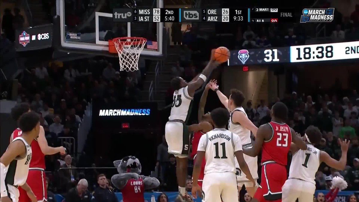 Coen Carr VOLLEYBALL SPIKE BLOCK! Michigan State Men's Basketball