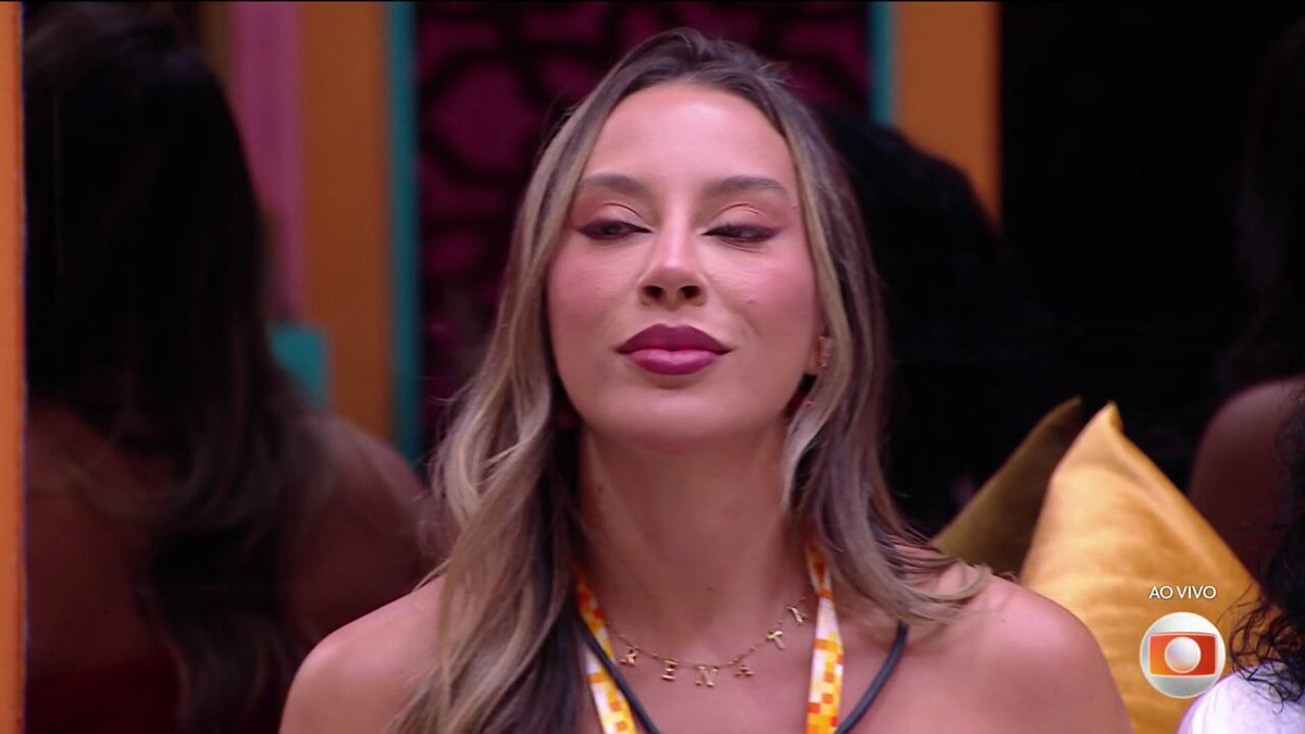 A cara da Aline ouvindo a justificativa da Renata. #BBB25