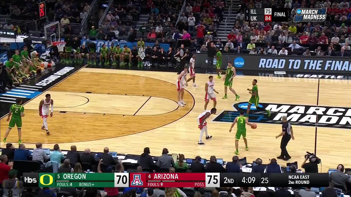Back and forth we go here in Seattle! 🔥 Clutch time inbound 🍿 #MarchMadness