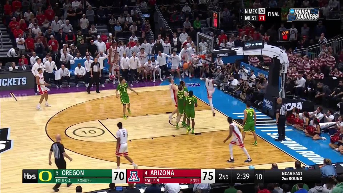 CALEB LOVE WITH A HUGE JAM IN CLUTCH TIME 😤 #MarchMadness Arizona Basketball