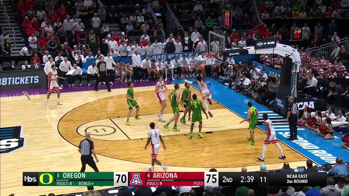 Caleb Love breaks out the hesi for the SLAM 🥶