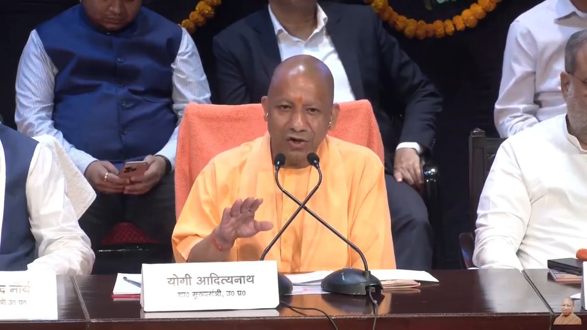 आज उत्तर प्रदेश के अंदर 16 एयरपोर्ट क्रियाशील हैं, उनमें से 4 इंटरनेशनल एयरपोर्ट हैं और देश का सबसे बड़ा एयरपोर्ट जेवर में बहुत शीघ्र प्रारंभ होने वाला है...