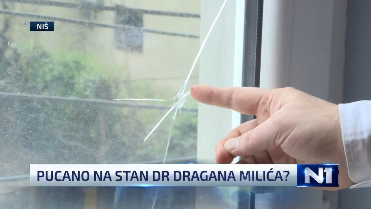 "Metak išao tačno na jastuk, odnosno tačno u glavu, tako da je pucač jako dobro ciljao, ali se isprečilo staklo..." Dragan Milic iz istoimene grupe građana kaže da je u toku noći sa subote na nedelju pucano na njegov stan.