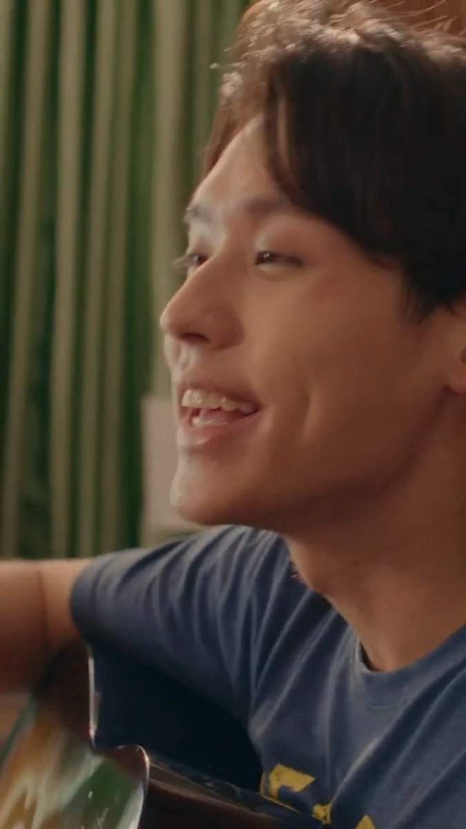 ~ตาเธอกะพริบดัง วิบๆๆ วับๆ ดูจับใจ หน้าเธอใสดัง ปิ๊งๆๆๆๆ มันต้องตา ชอบจริงไม่มุก จุ๊บุ๊ๆๆ ~ ซองแดง อะแต่งผี 🧧 แต่เพลงนี้ เม่นแต่งเอง ❤️❤️ ซองแดงแต่งผี วันนี้ ในโรงภาพยนตร์ #ซองแดงแต่งผี #TheRedEnvelope #Bbillkin #PPKritt #GDH #BillkinEntertainment #PPKritEntertainment