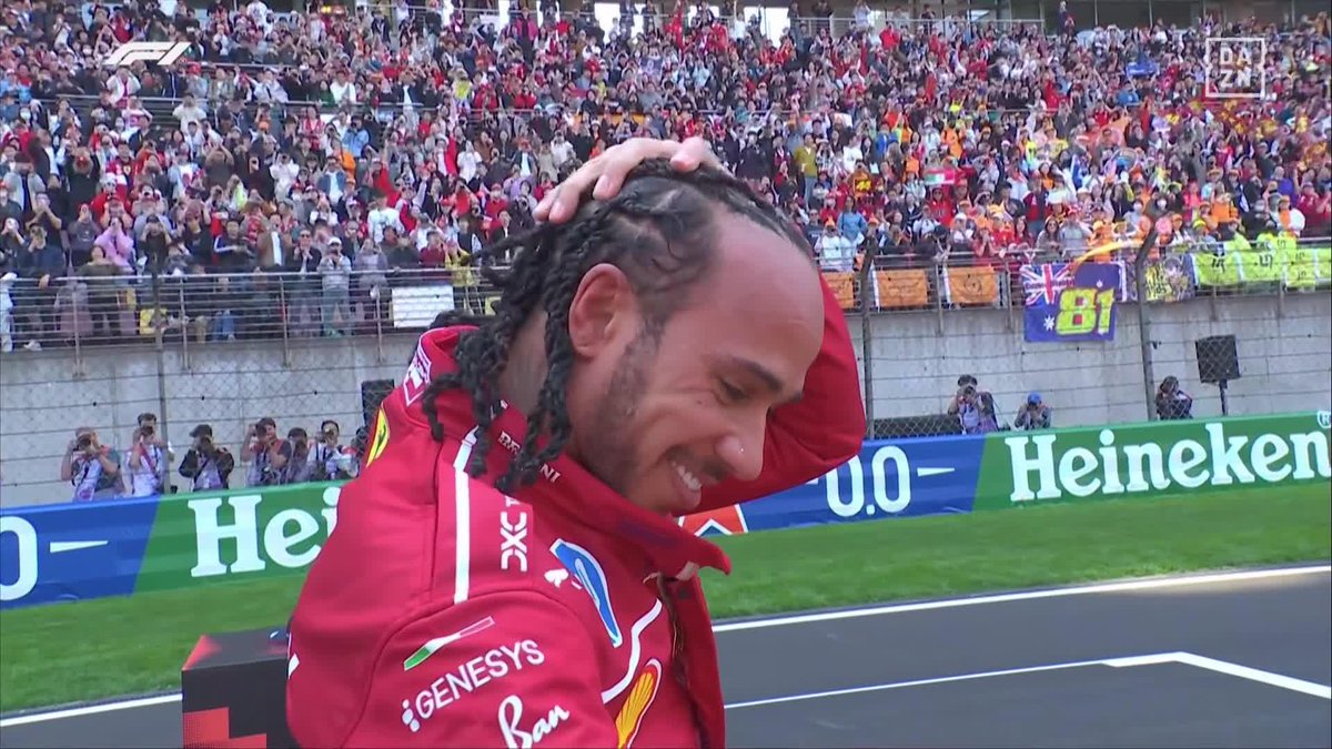 ¡HAMILTON DE ROJO FERRARI CELEBRANDO SU PRIMERA GRAN VICTORIA! 😍 #ChinaDAZNF1 🇨🇳
