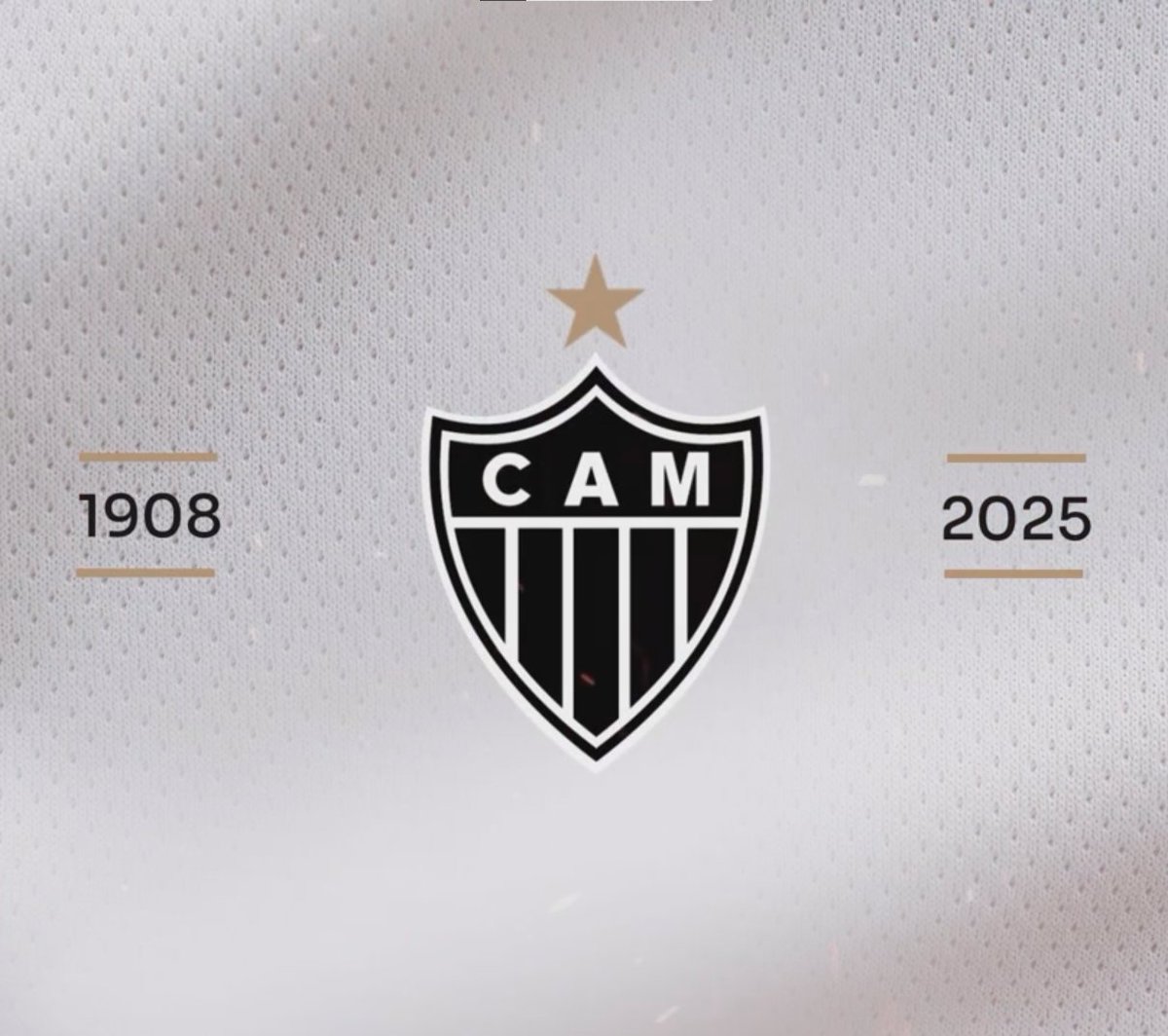 🎵 Sobe o hino! 🎶 Fiel ao tradicional, com mais qualidade sonora! O Galo tem o prazer de anunciar a nova gravação do Hino Oficial. A mesma letra, a mesma música, e um hino ainda mais nosso: pela primeira vez, o Clube passa a ser dono dos direitos fonógraficos, que serão repassados para a realização de projetos do Instituto Galo. 🤝🏽 Saiba mais em: #Galo117Anos 🏴🏳️