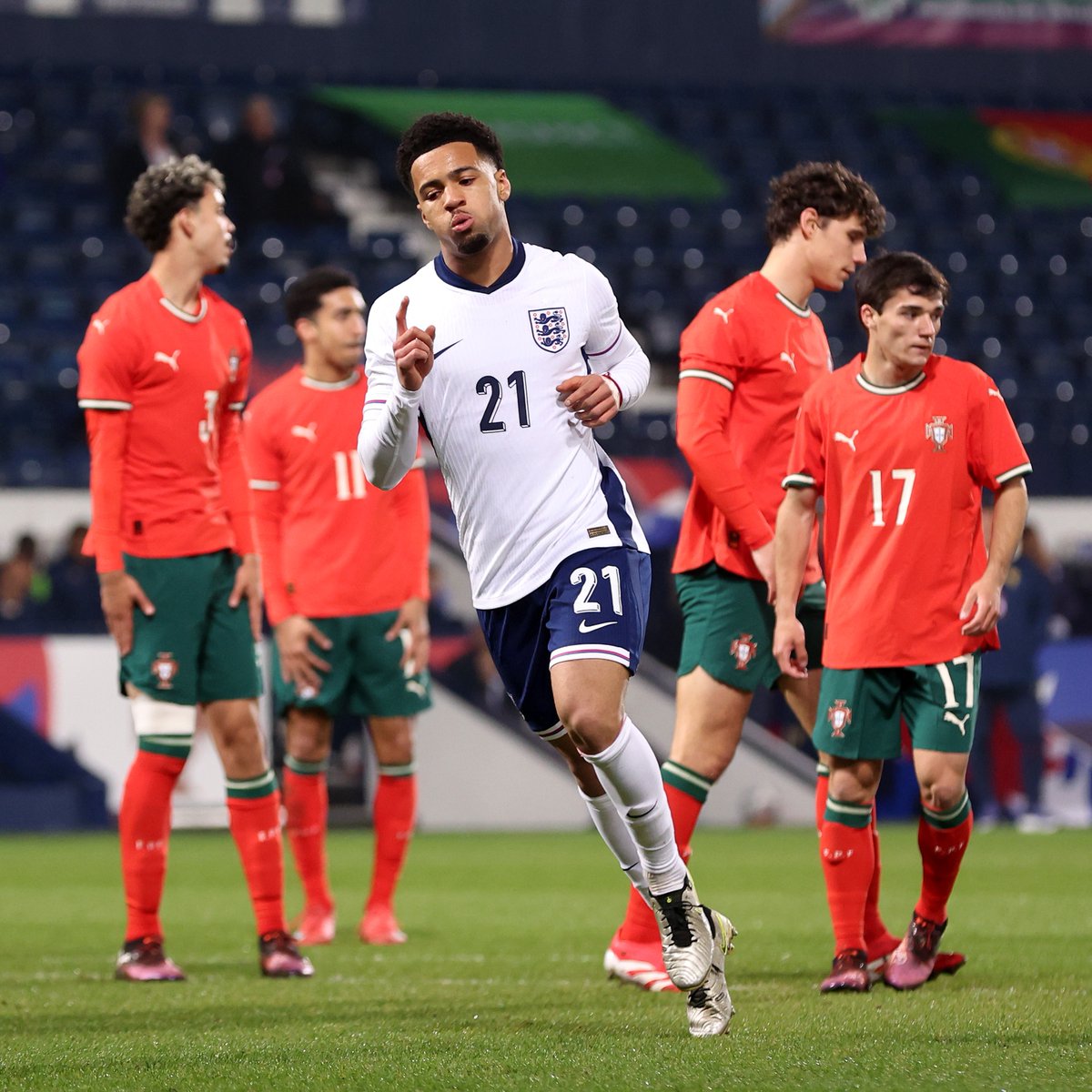 Speaking of brilliant goals... 💫 Our U21 #YoungLions lead Portugal 2-1, with the second courtesy of a stunning strike from Ethan Nwaneri 🤩