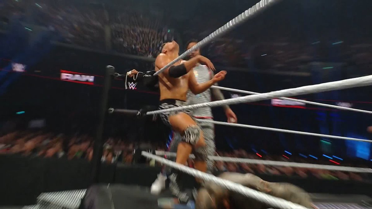 VINTAGE USOS! #WWERaw