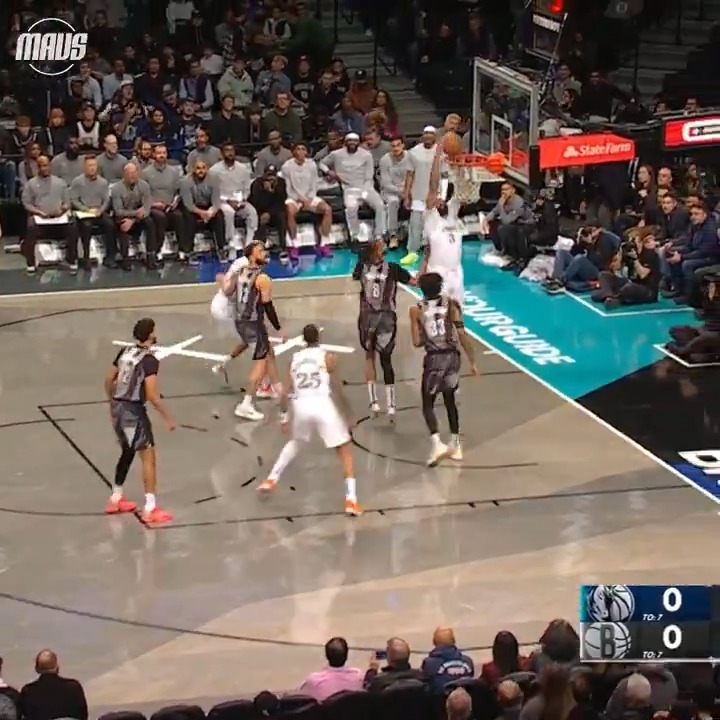 4 puntos rápidos para AD. Tendrá límite de 28 minutos. 19-8 arriba Dallas.