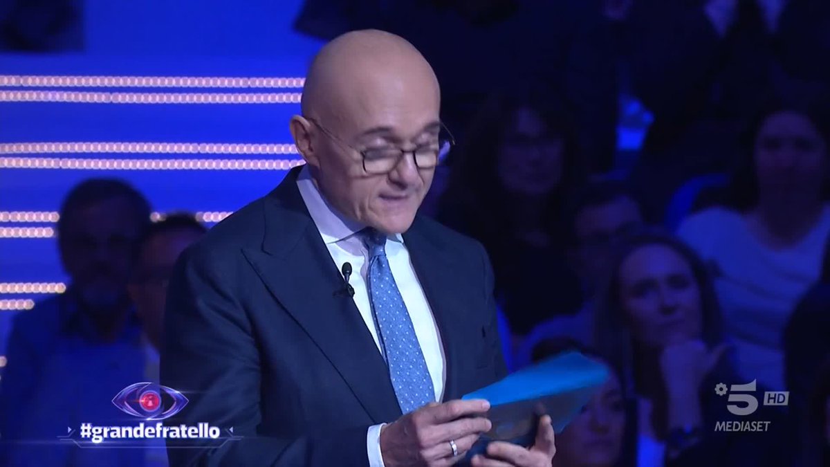 Il pubblico ha deciso che la quarta finalista è Helena! Shaila deve abbandonare immediatamente la Casa. #GrandeFratello