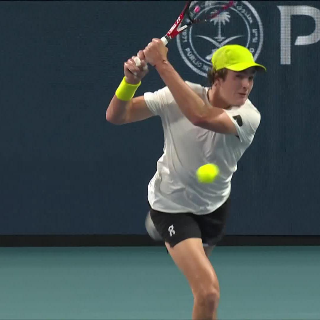 THAT'S NOT FAIR 😱 Fonseca's answer to the Federer SABR! #MiamiOpen