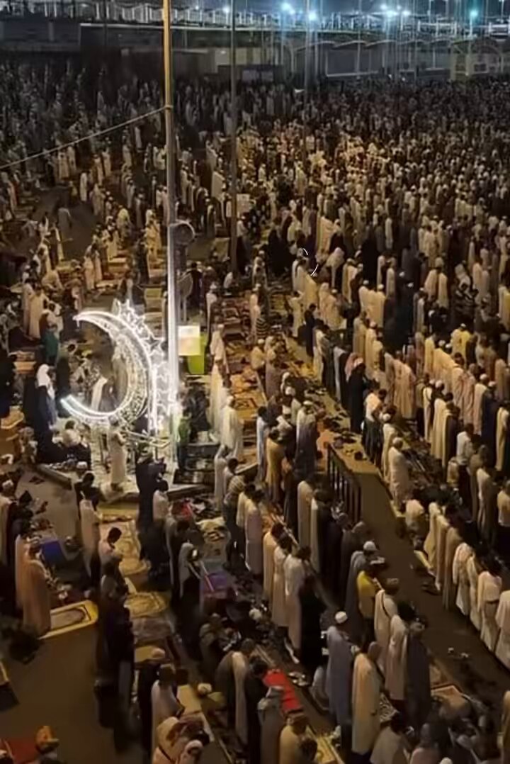 Packed streets of Masjid Al Haram on the 25th night of Ramadan..