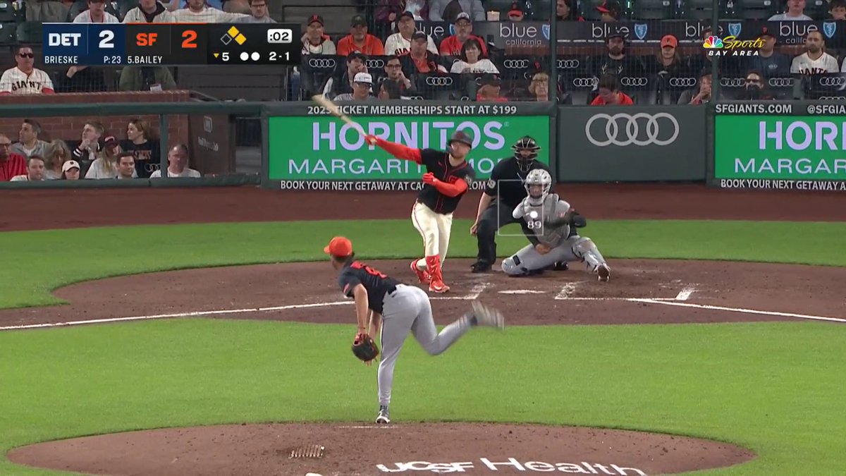 Patty Barrels clears the bases 😤