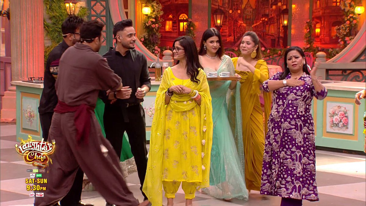 Entertainment bhi do-guna, chaos bhi do-guna, yeh hai inn Laughter Chefs ka kamaal! 🍲😂 Dekhiye #LaughterChefs - Unlimited Entertainment, Sat-Sun raat 9:30 baje sirf #Colors aur JioHotstar par. #MannaraChopra Sudesh Lehri #RubinaDilaik RAHUL VAIDYA RKV #AbhishekKumar #SamarthJurel Krushna Abhishek Kashmera Shah #ElvishYadav Karan Kundrra Vicky Jain Ankita lokhande Jain Bharti singh Harpal Singh Sokhi