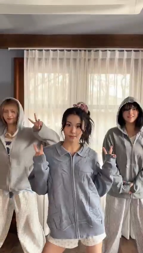 Can’t get this song out of my head 🕺🔥 #TWICE #트와이스 #JEONGYEON #정연 #MOMO #모모 #CHAEYOUNG #채영 #brunomarsbrazil