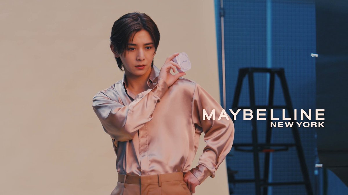 / #山田涼介 さん 撮影の裏側を公開 👀 \ メイキング映像でしか見れない、様々な表情に注目! 1日中 #クリームパクト を使用して撮影しました✨ どの瞬間もスキがない😍😍 #欲ばりハイカバー #メイベリン
