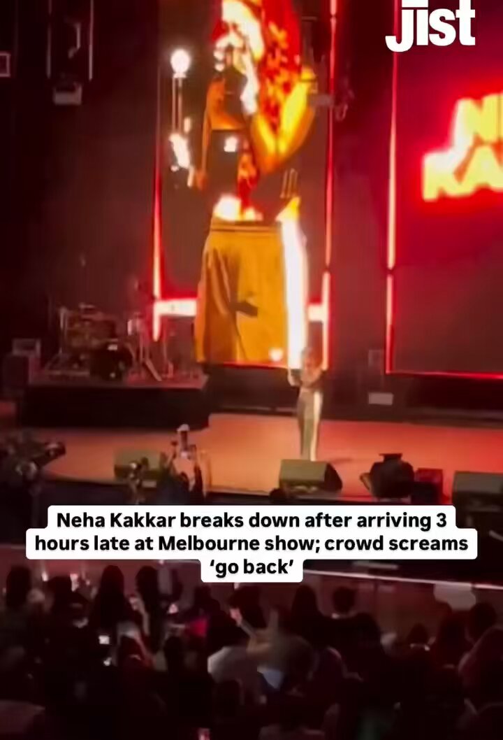 Kalesh b/w Neha Kakkar and Crowd (Neha Kakkar breaks down after arriving 3 hours late at Melbourne Show, Crowd Screams "Go back")