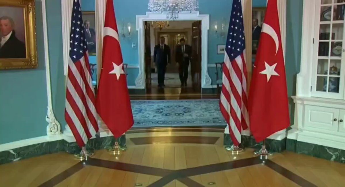 Dünyaya "birlikte yürüyoruz" mesajı mı verilmek istenmiş? 🙂