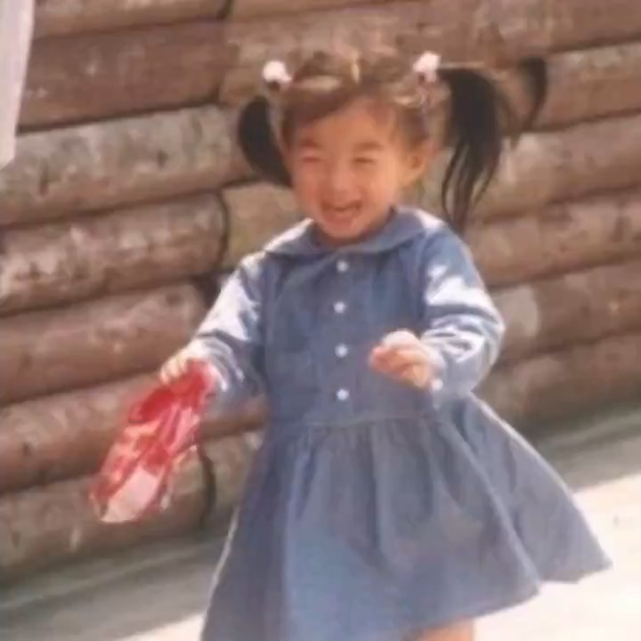 What would you say to your little self? 😍 Sakamoto Kaori gets emotional after seeing her childhood photos. #WorldFigure I #FigureSkating I 公益財団法人日本スケート連盟 Japan Skating Federation I ISU Figure Skating I TEAM JAPAN