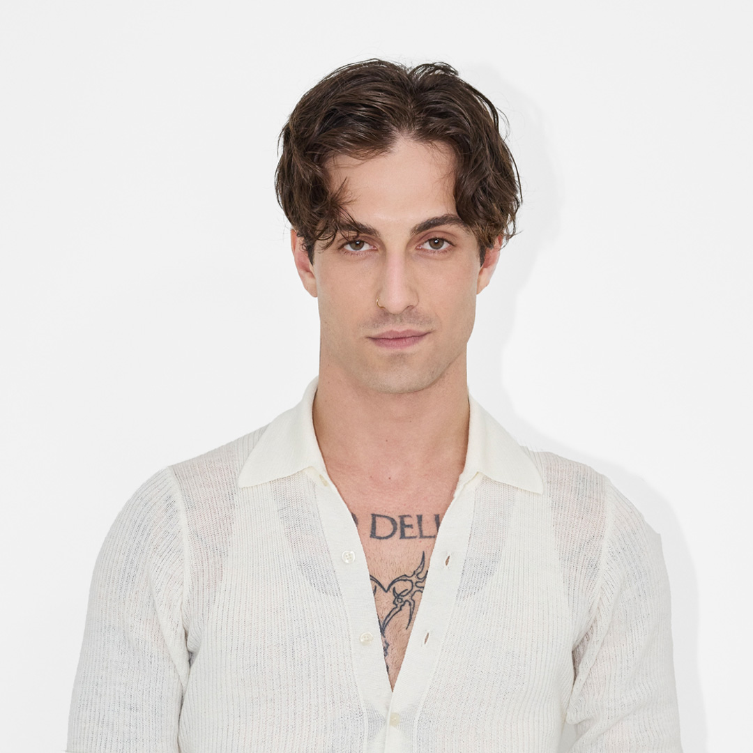 “I think my biggest fear is loneliness.” Damiano David sits down with holytravis to discuss his debut solo album, FUNNY little FEARS. Watch the full interview here: