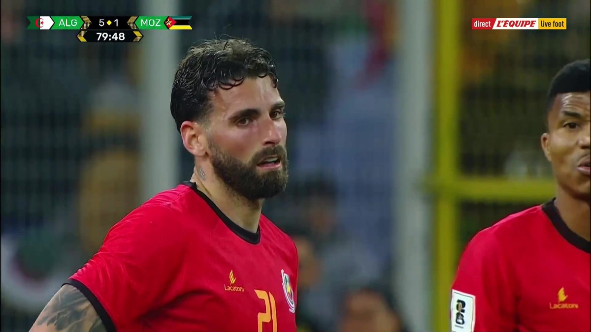 On vous le répète : 𝗠𝗢𝗛𝗔𝗠𝗘𝗗 𝗔𝗠𝗢𝗨𝗥𝗔 🇩🇿 𝗘𝗦𝗧 𝗘𝗡 𝗙𝗘𝗨 🔥 TRIPLÉ ⚽️⚽️⚽️ 🎥 L'Équipe