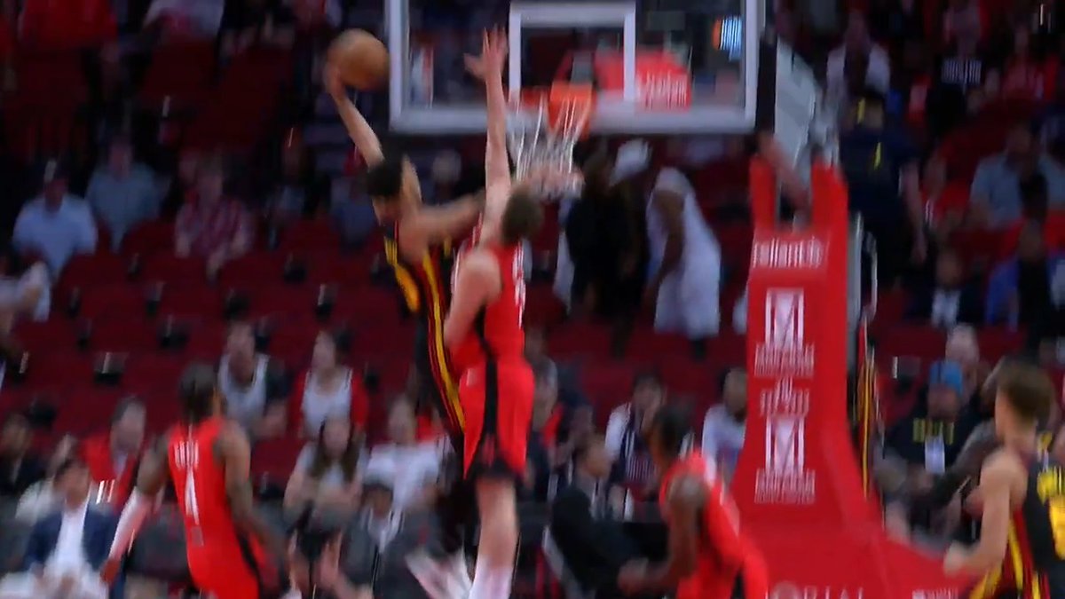 Zacch had to crack a smile after this lefty jam 😃