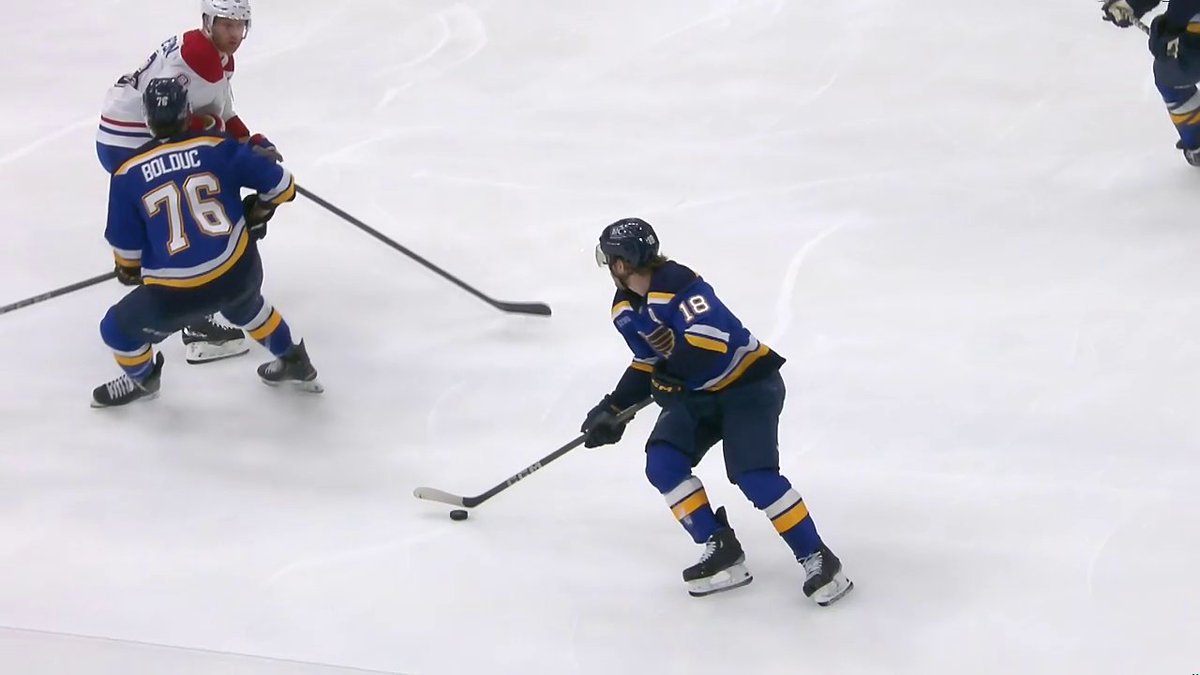 Robert Thomas extends the leads for the St. Louis Blues with a ROCKET of a shot 🚀
