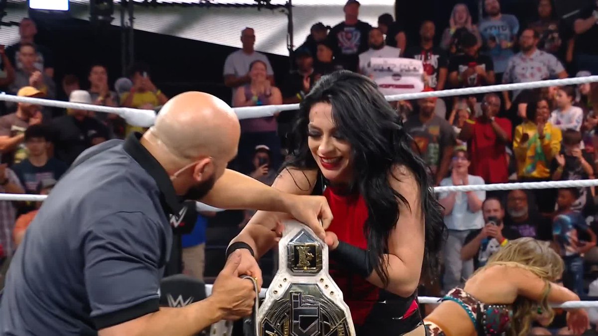 2 de 2 ✅ Stephanie Vaquer retiene ambos títulos esta noche en #WWENXT