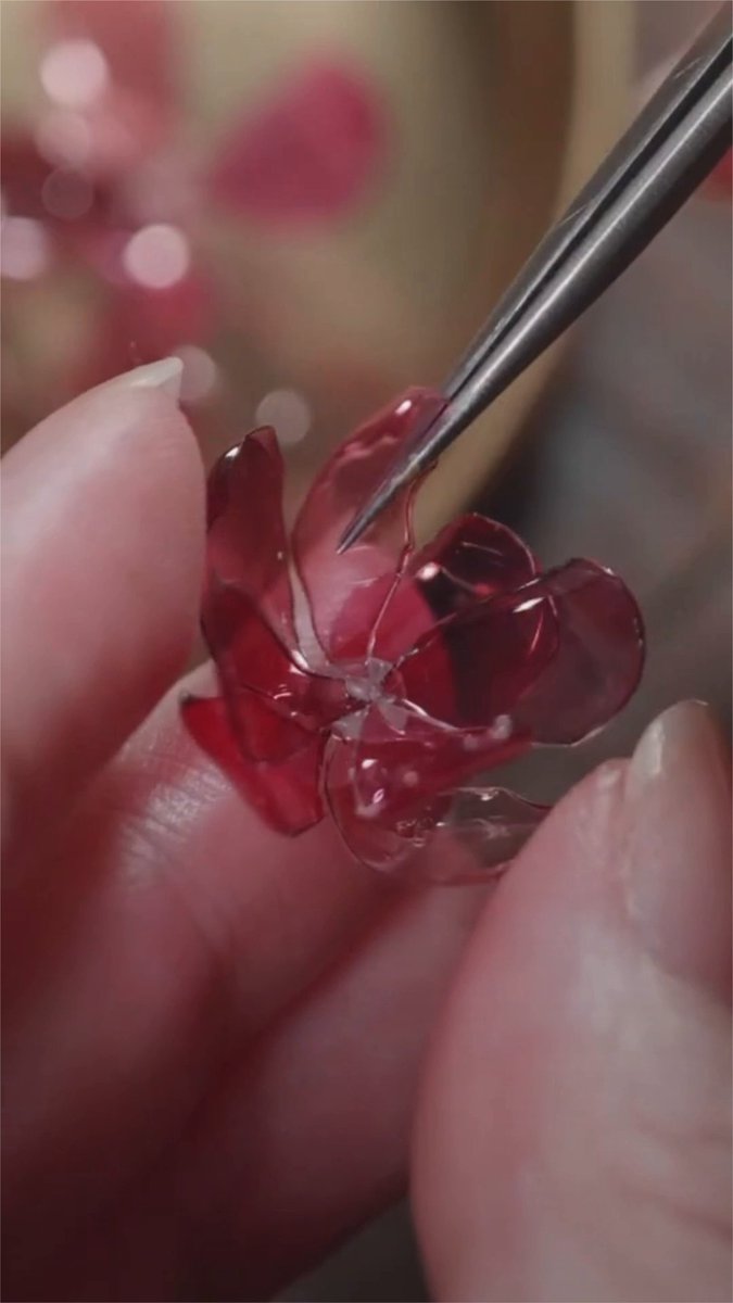 can we just say these flowers are so shiny and so beautiful Nelco neco / ネルコ ネコ 🇯🇵 →