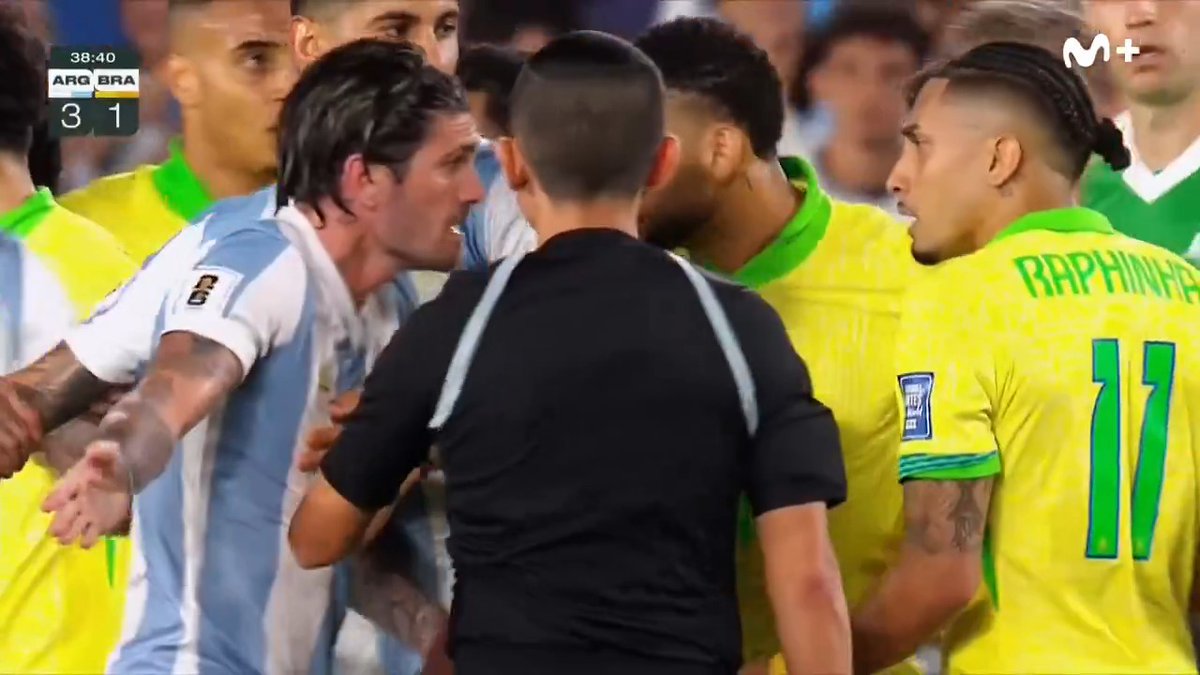 😳 El lío tras la entrada sobre Raphinha. #EliminatoriasSudamericanas #LaCasaDelFútbol