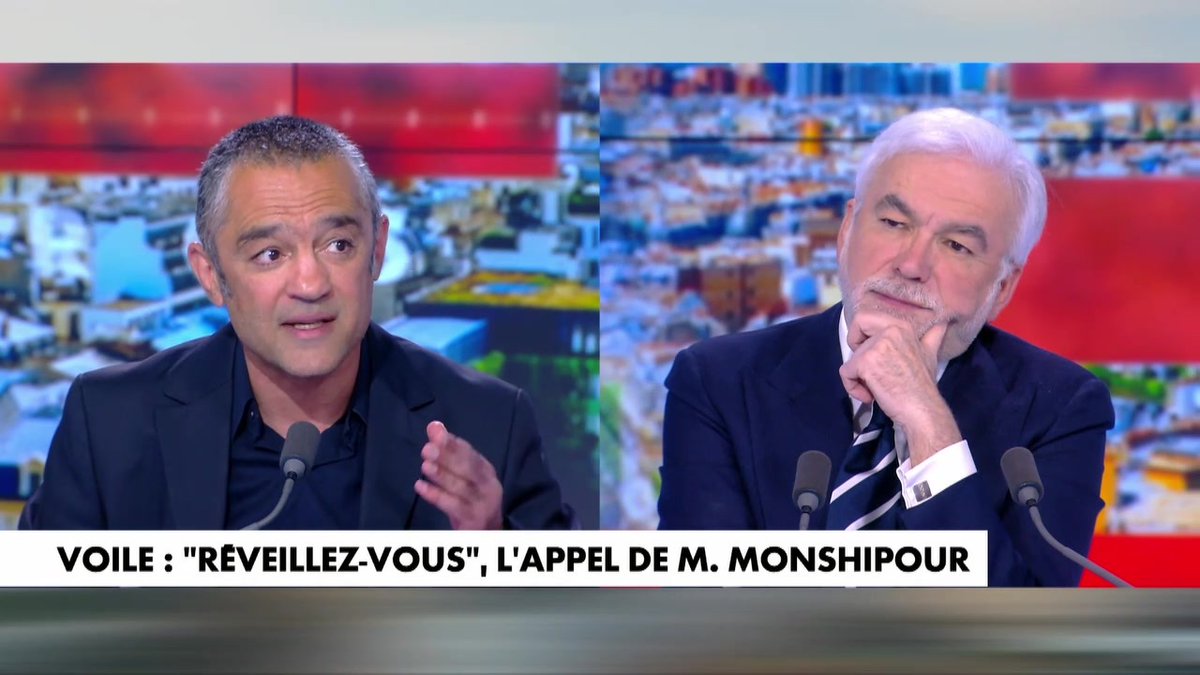 "Le voile, c'est l'étendard des frères musulmans, c'est le cocktail, mais ils veulent aller au dessert et le dessert, c'est une moitié de droit pour les femmes : les femmes à la maison, les femmes enfermées", déclare le sportif Mahyar Monshipour.