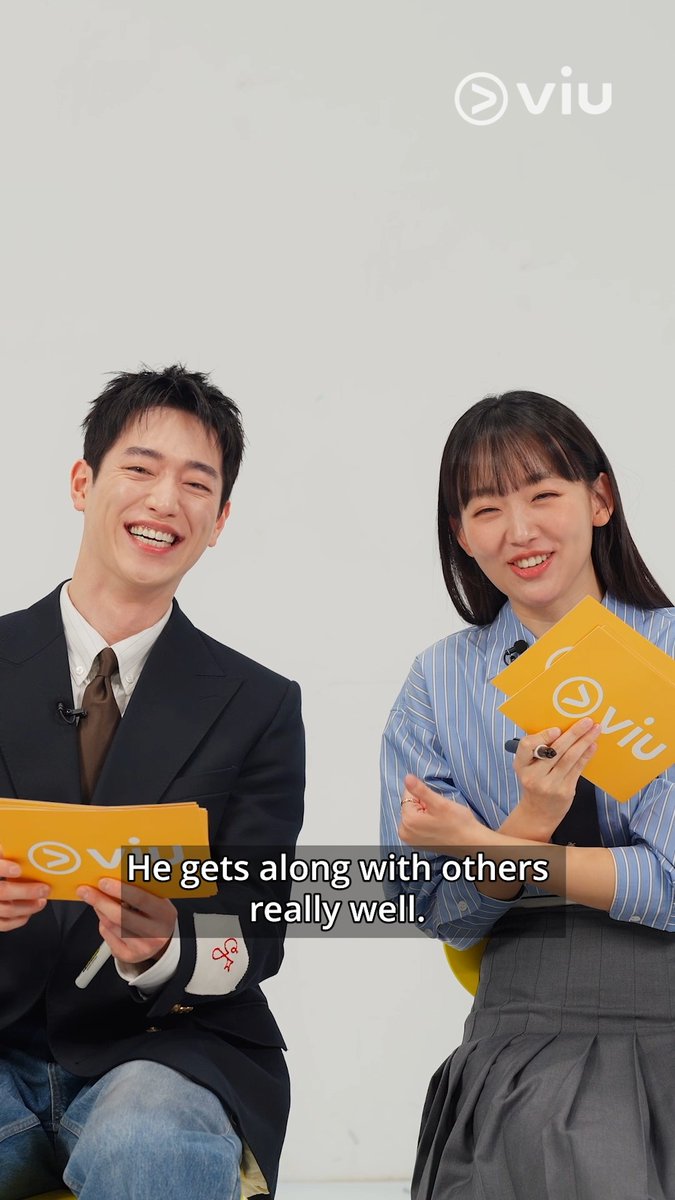 💗 Do you know #SeoKangJoon as well as #JinKiJoo ?! 😍 Catch more of this cute on-screen (and also off-screen!) chemistry between them in #ViuOriginal #UndercoverHighSchool 💥
