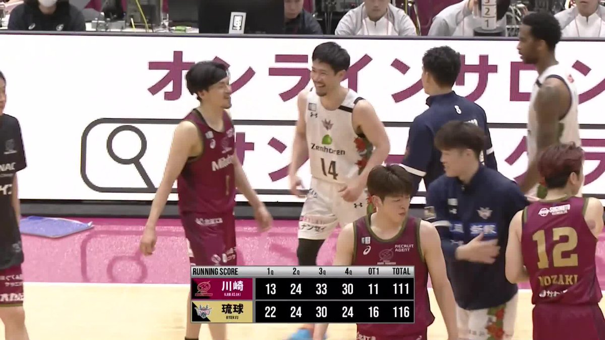 2人だけの特別な時間。 延長戦までもつれた激闘の中で、笑顔でコミュニケーションを取り合う篠山竜青と岸本隆一。 篠山竜青 川崎ブレイブサンダース⚡️川崎からバスケの未来を⚡️ 岸本隆一 Kishimoto Ryuichi 琉球ゴールデンキングス公式 #Bリーグ #りそなグループ