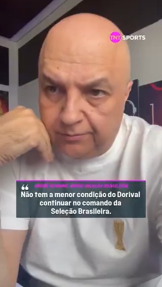 "NÃO TEM CONDIÇÕES DE SEGUIR"! ❌🇧🇷 O @andrehenning10 também deu sua opinião sobre o atual comando da #SeleçãoBrasileira após a derrota contra a Argentina. E aí, quem seria um bom nome para ocupar o cargo de treinador do Brasil?