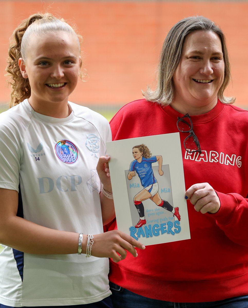 😍 Ahead of Sunday's match at Ibrox, supporter and digital artist Victoria Haigh joined us at the Rangers Training Centre to meet the team and gift some of her artwork. 👀 Which print is your favourite..?! 🎟️ | #BackAtIbrox